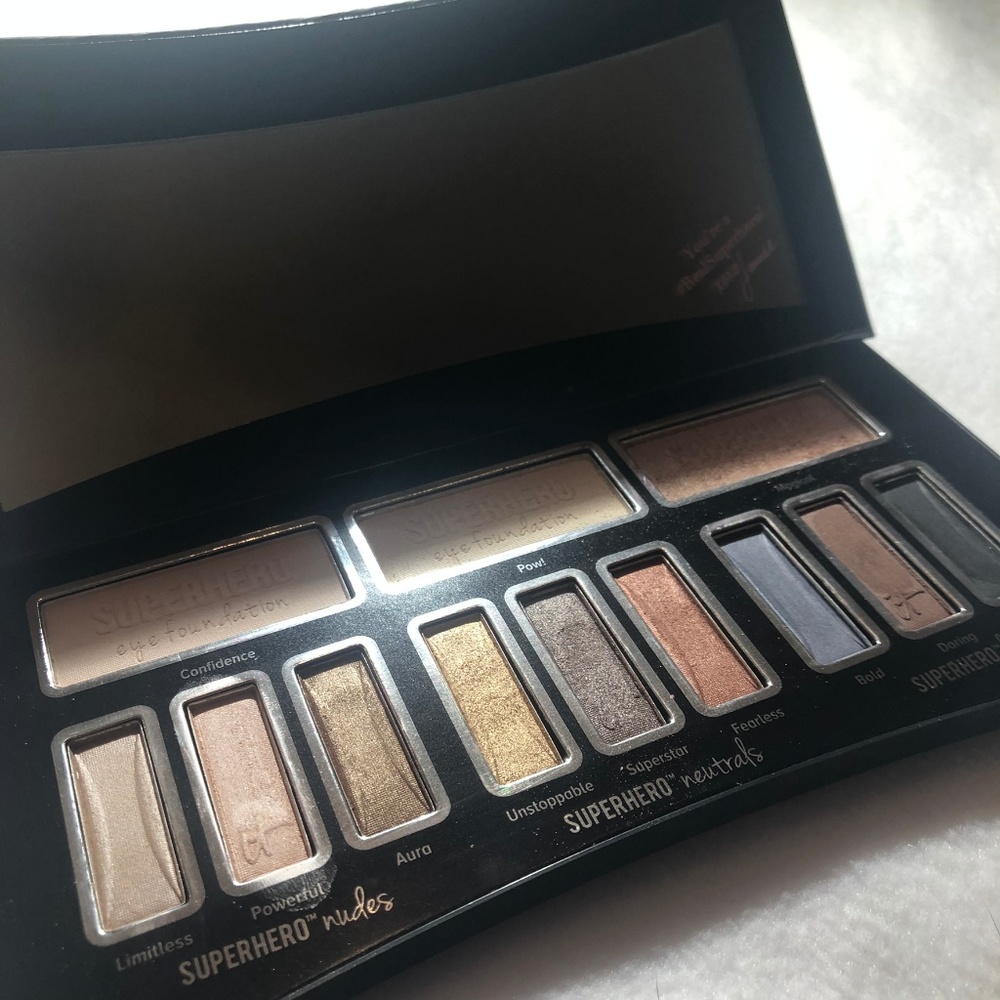 It Cosmetics Superhero Luxe Eyeshadow Palette